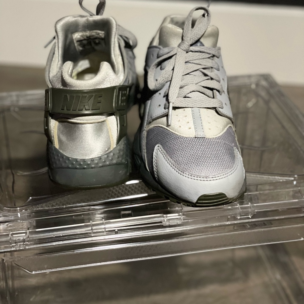 Gray Nike Huaraches in Size 6 youth